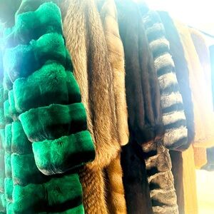 Furs Furs Furs💙 WHOLESALE DEALS AVAILABLE
